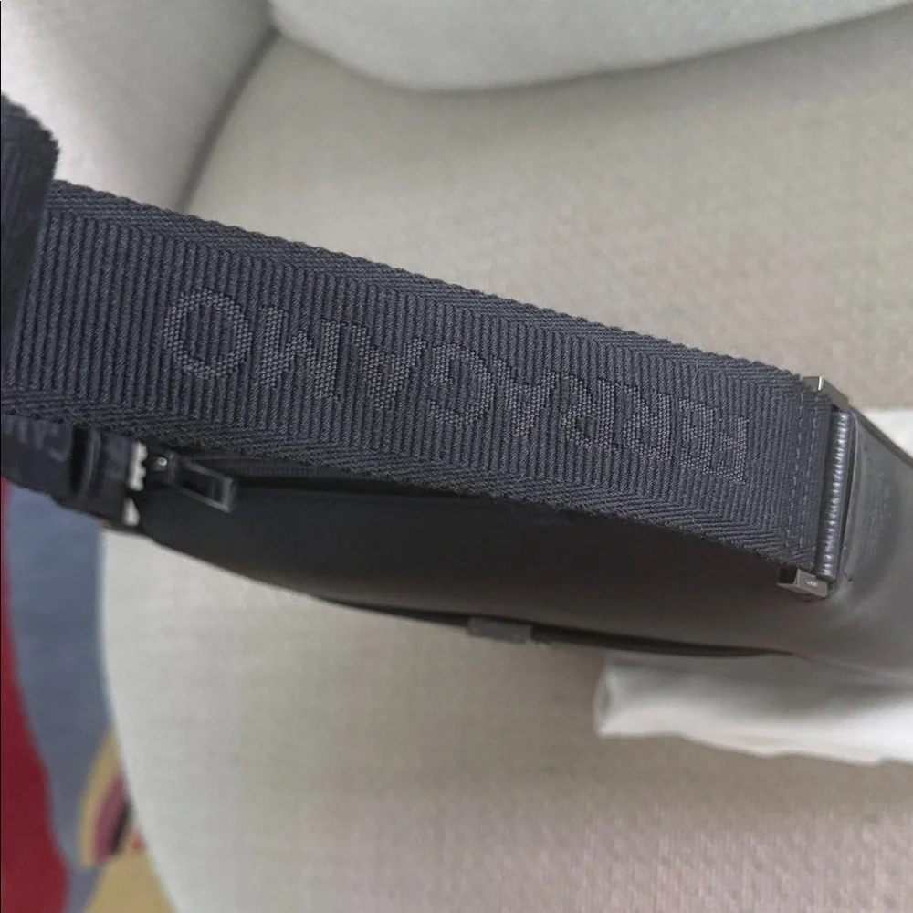 BNNW Salvatore Ferragamo Gancini Black Messenger Bag